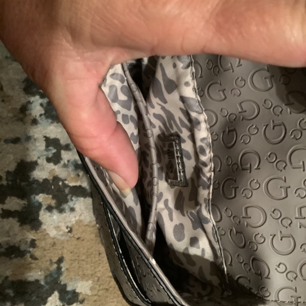 NWOT Guess Logo Crossbody - Picture 7 of 12